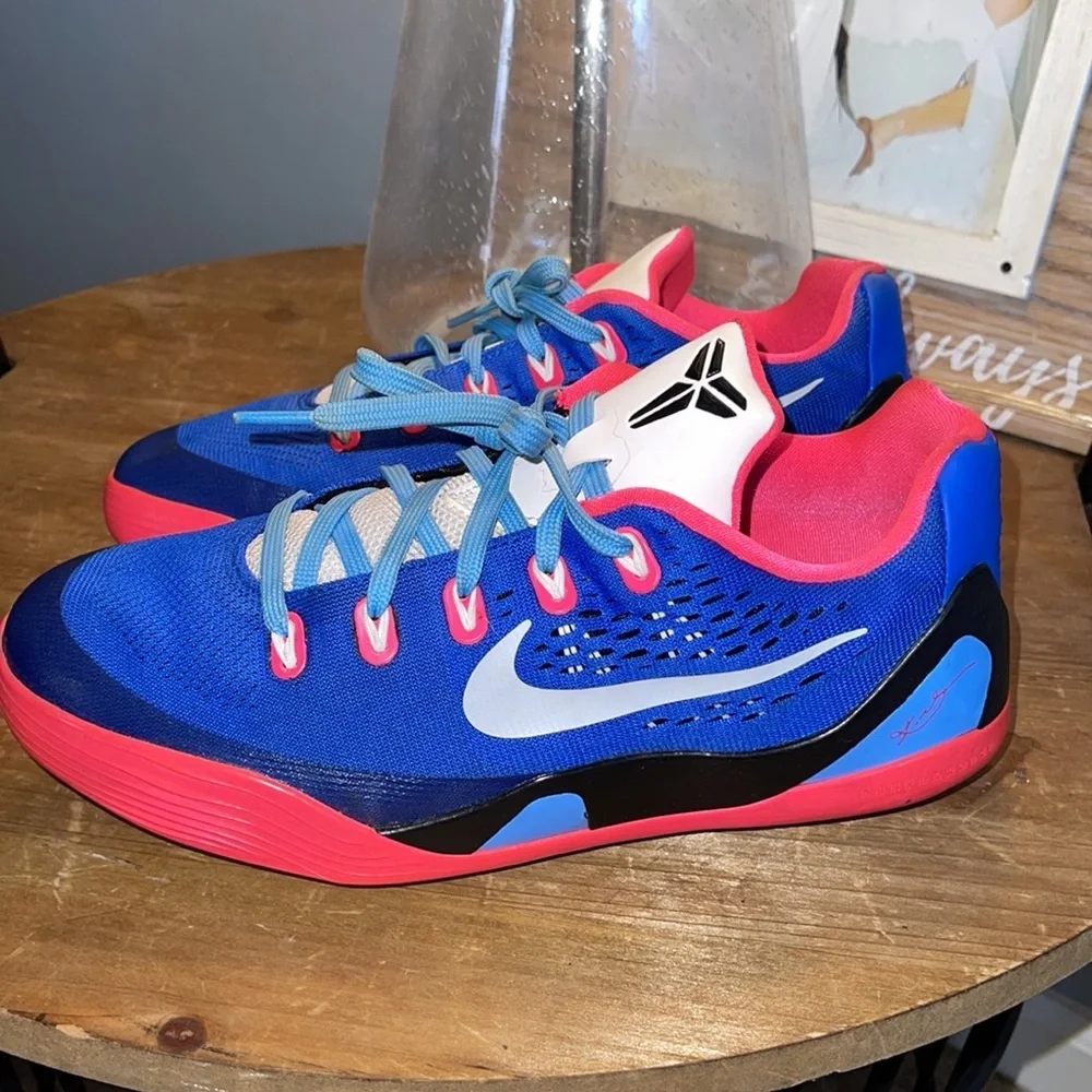 Nike Kobe 9 Low Sz 7Y. Condition is 